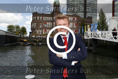 Rotterdam 9 mei 2017
Presentatie cd Joke Bruijs op een boot in Rotterdam. Bastiaan Ragas