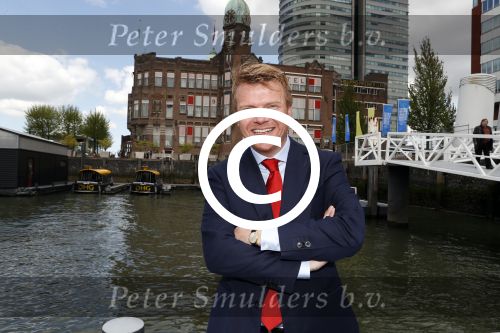 Rotterdam 9 mei 2017
Presentatie cd Joke Bruijs op een boot in Rotterdam. Bastiaan Ragas