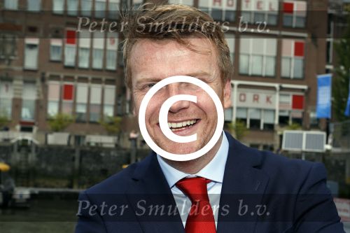 Rotterdam 9 mei 2017
Presentatie cd Joke Bruijs op een boot in Rotterdam. Bastiaan Ragas