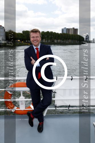 Rotterdam 9 mei 2017
Presentatie cd Joke Bruijs op een boot in Rotterdam. Bastiaan Ragas