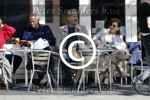 Amsterdam 10 mei 2017
Bert Kuizenga met zijn vrouw en hond op terras