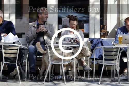 Amsterdam 10 mei 2017
Bert Kuizenga met zijn vrouw en hond op terras
