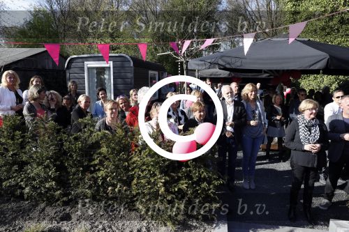 Lelystad 7 april 2017 
Uitreiking boek Christa Krommenhoek ( dochter Koos Alberts). Koos en Joke krijgen het eerste boek van haar.