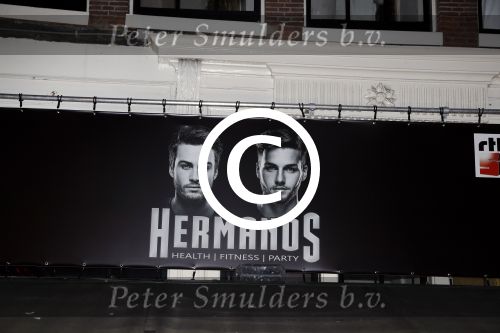 Amsterdam 1 april 2017
Dave en Donny Roelvink open Club Hermanos op het Leidse plein.
Papa Dries Honoria mama Lucienne en de vriendinnen  Amije ( Donny)  en Julia (Dave) waren erbij.