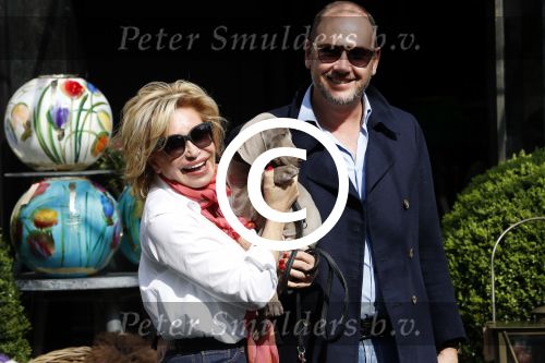Amsterdam 4 april 2017  
Connie Witteman en Eugene v Dun metb hun puppy Rocco in amsterdam zuid.