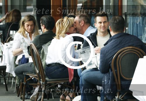 Amsterdam 10 april 2017
Connie Breukehoven met Eugene v Dun op terras.