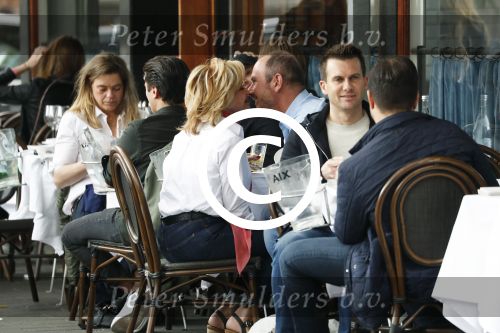 Amsterdam 10 april 2017
Connie Breukehoven met Eugene v Dun op terras.
