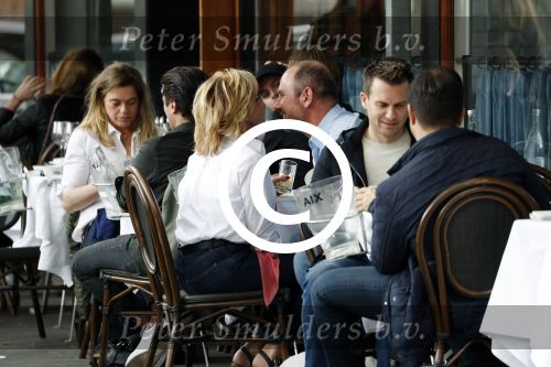 Amsterdam 10 april 2017
Connie Breukehoven met Eugene v Dun op terras.