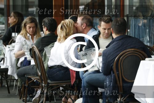 Amsterdam 10 april 2017
Connie Breukehoven met Eugene v Dun op terras.