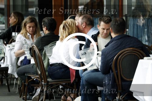 Amsterdam 10 april 2017
Connie Breukehoven met Eugene v Dun op terras.