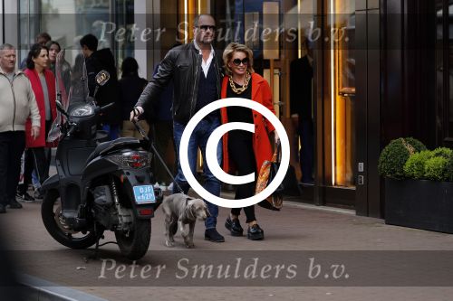 Amsterdam 29 april 2017
Connie Witteman met vriend Eugene v Dun met hun hond op de pc hooftstraat