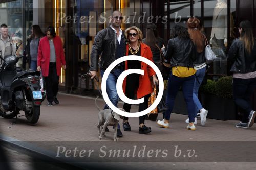 Amsterdam 29 april 2017
Connie Witteman met vriend Eugene v Dun met hun hond op de pc hooftstraat