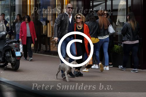 Amsterdam 29 april 2017
Connie Witteman met vriend Eugene v Dun met hun hond op de pc hooftstraat