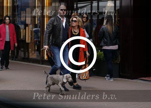 Amsterdam 29 april 2017
Connie Witteman met vriend Eugene v Dun met hun hond op de pc hooftstraat