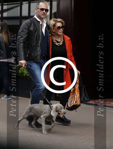 Amsterdam 29 april 2017
Connie Witteman met vriend Eugene v Dun met hun hond op de pc hooftstraat