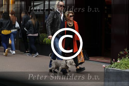 Amsterdam 29 april 2017
Connie Witteman met vriend Eugene v Dun met hun hond op de pc hooftstraat