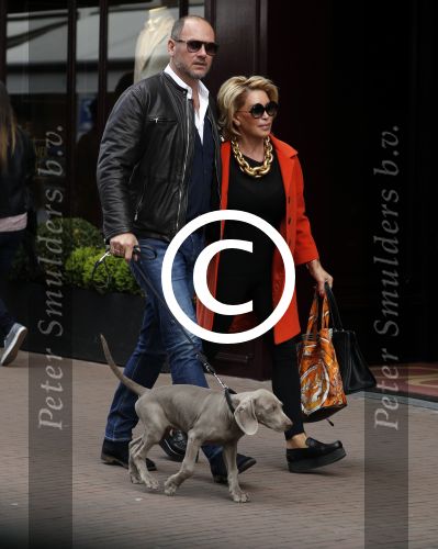 Amsterdam 29 april 2017
Connie Witteman met vriend Eugene v Dun met hun hond op de pc hooftstraat
