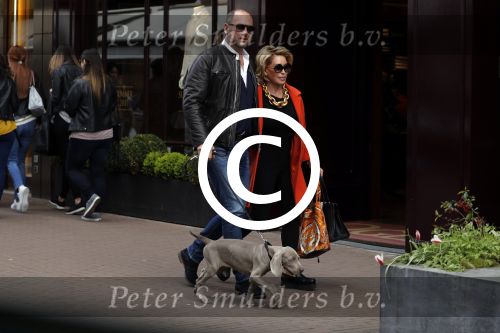 Amsterdam 29 april 2017
Connie Witteman met vriend Eugene v Dun met hun hond op de pc hooftstraat