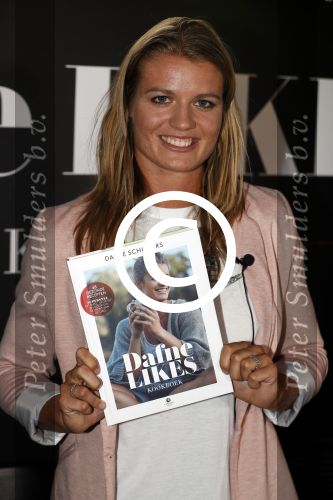 Amsterdam 9 mei 2017 
Presentatie boek Dafne Schippers en haar zus Sanne . Titel van het boek is Dafne Likes.