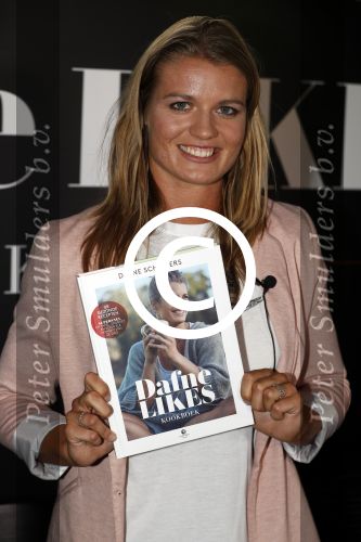 Amsterdam 9 mei 2017 
Presentatie boek Dafne Schippers en haar zus Sanne . Titel van het boek is Dafne Likes.