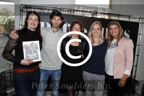 Amsterdam 9 mei 2017 
Presentatie boek Dafne Schippers en haar zus Sanne . Titel van het boek is Dafne Likes. Edith Bos krijgt het eerste exemplaar