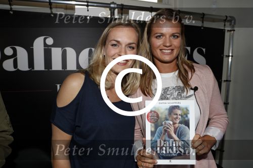 Amsterdam 9 mei 2017 
Presentatie boek Dafne Schippers en haar zus Sanne . Titel van het boek is Dafne Likes.