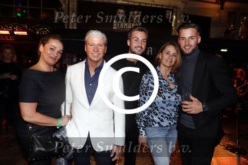 Amsterdam 1 april 2017
Dave en Donny Roelvink open Club Hermanos op het Leidse plein.
Papa Dries Honoria mama Lucienne en de vriendinnen  Amije ( Donny)  en Julia (Dave) waren erbij.