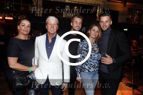 Amsterdam 1 april 2017
Dave en Donny Roelvink open Club Hermanos op het Leidse plein.
Papa Dries Honoria mama Lucienne en de vriendinnen  Amije ( Donny)  en Julia (Dave) waren erbij.