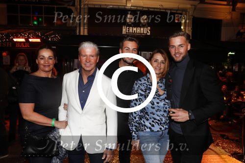 Amsterdam 1 april 2017
Dave en Donny Roelvink open Club Hermanos op het Leidse plein.
Papa Dries Honoria mama Lucienne en de vriendinnen  Amije ( Donny)  en Julia (Dave) waren erbij.