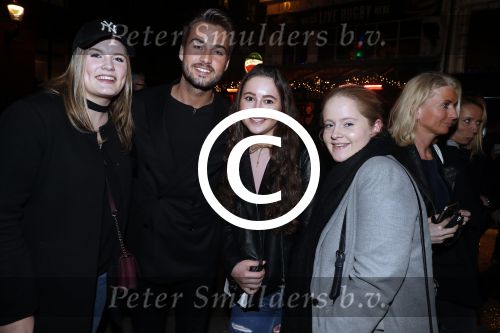Amsterdam 1 april 2017
Dave en Donny Roelvink open Club Hermanos op het Leidse plein.
Papa Dries Honoria mama Lucienne en de vriendinnen  Amije ( Donny)  en Julia (Dave) waren erbij. dave met fans