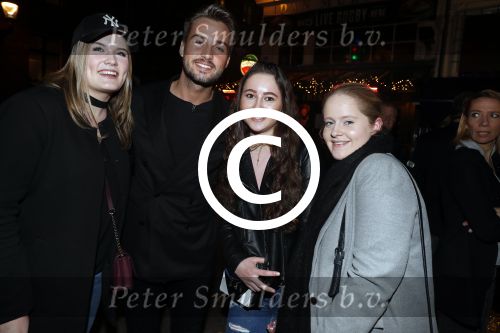 Amsterdam 1 april 2017
Dave en Donny Roelvink open Club Hermanos op het Leidse plein.
Papa Dries Honoria mama Lucienne en de vriendinnen  Amije ( Donny)  en Julia (Dave) waren erbij. dave met fans