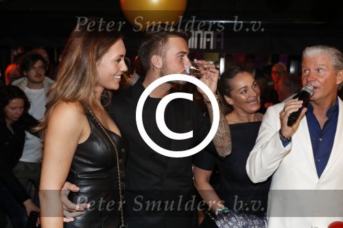 Amsterdam 1 april 2017
Dave en Donny Roelvink open Club Hermanos op het Leidse plein.
Papa Dries Honoria mama Lucienne en de vriendinnen  Amije ( Donny)  en Julia (Dave) waren erbij.