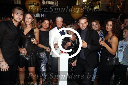 Amsterdam 1 april 2017
Dave en Donny Roelvink open Club Hermanos op het Leidse plein.
Papa Dries Honoria mama Lucienne en de vriendinnen  Amije ( Donny)  en Julia (Dave) waren erbij.