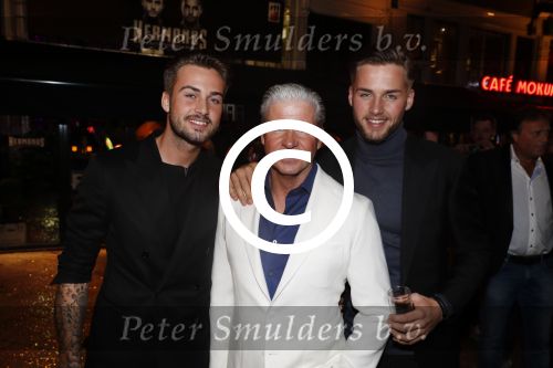 Amsterdam 1 april 2017
Dave en Donny Roelvink open Club Hermanos op het Leidse plein.
Papa Dries Honoria mama Lucienne en de vriendinnen  Amije ( Donny)  en Julia (Dave) waren erbij.