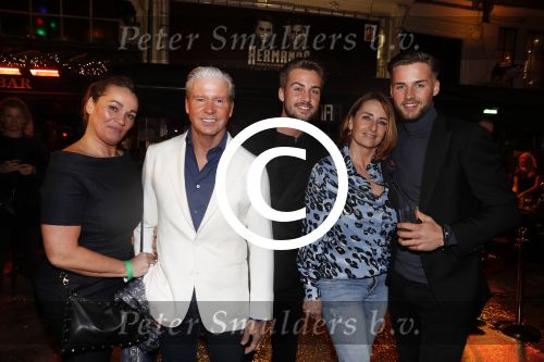 Amsterdam 1 april 2017
Dave en Donny Roelvink open Club Hermanos op het Leidse plein.
Papa Dries Honoria mama Lucienne en de vriendinnen  Amije ( Donny)  en Julia (Dave) waren erbij.