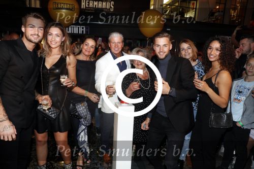 Amsterdam 1 april 2017
Dave en Donny Roelvink open Club Hermanos op het Leidse plein.
Papa Dries Honoria mama Lucienne en de vriendinnen  Amije ( Donny)  en Julia (Dave) waren erbij.