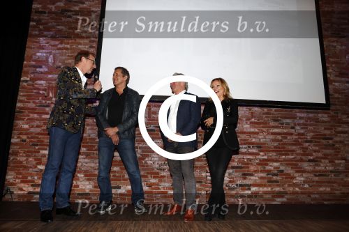 Amsterdam 13 april 2017 
Presentatie boek Dick Maas in de smet studios. Tatjana en Huub Stapel ontvangen het eerste exemplaar.