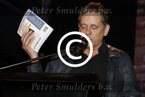 Amsterdam 13 april 2017 
Presentatie boek Dick Maas in de smet studios. Tatjana en Huub Stapel ontvangen het eerste exemplaar.