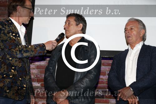 Amsterdam 13 april 2017 
Presentatie boek Dick Maas in de smet studios. Tatjana en Huub Stapel ontvangen het eerste exemplaar.