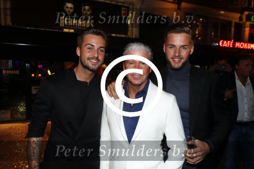 Amsterdam 1 april 2017
Dave en Donny Roelvink open Club Hermanos op het Leidse plein.
Papa Dries Honoria mama Lucienne en de vriendinnen  Amije ( Donny)  en Julia (Dave) waren erbij.