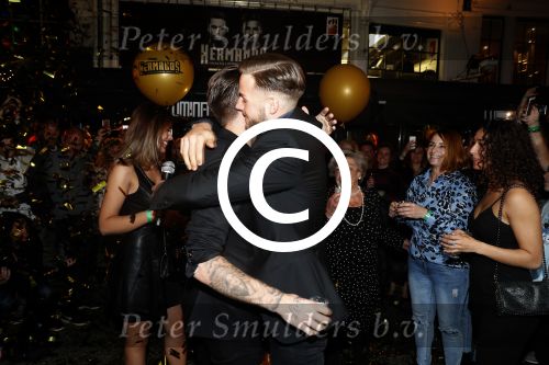 Amsterdam 1 april 2017
Dave en Donny Roelvink open Club Hermanos op het Leidse plein.
Papa Dries Honoria mama Lucienne en de vriendinnen  Amije ( Donny)  en Julia (Dave) waren erbij.