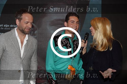 Amsterdam 8 mei 2017
Presentatie L\'Homo met Douwe Bob op de cover. Linda de Mol overhandigt het eerste exemplaar.