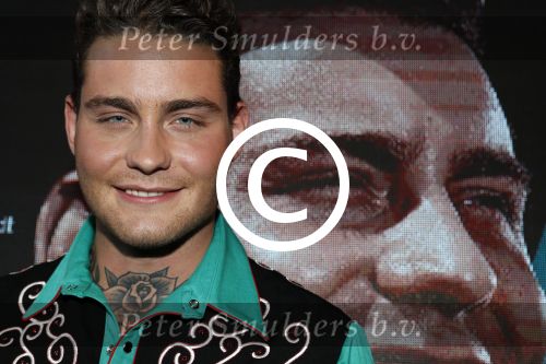Amsterdam 8 mei 2017
Presentatie L\'Homo met Douwe Bob op de cover. Linda de Mol overhandigt het eerste exemplaar.