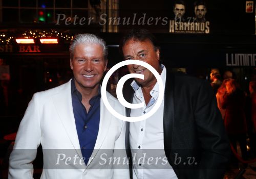 Amsterdam 1 april 2017
Dave en Donny Roelvink open Club Hermanos op het Leidse plein.
Papa Dries Honoria mama Lucienne en de vriendinnen  Amije ( Donny)  en Julia (Dave) waren erbij.
