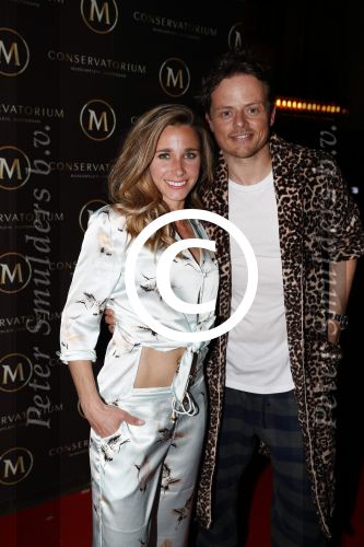 Amsterdam 5 april 2017
Presentatie / feestje van Magnum ijs in het conservatorium hotel. Iedereen kwam in Pyama.
Ellen Hoog met aanstaande man Kelvin de Lang