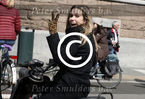 Amsterdam 29 april 2017 
Ellen Hoog op haar scooter in amsterdam