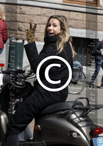 Amsterdam 29 april 2017 
Ellen Hoog op haar scooter in amsterdam