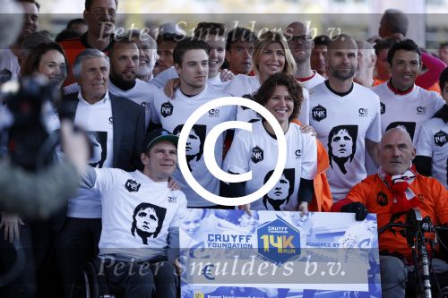 Amsterdam 25 april 2017
Huis Igone de JonghJohan Cruijff run van 14 km vanuit Olympisch stadon naar Arena. Johan Cruijff zou vandaag 70 geworden zijn. oa Estelle Cruijff Johnny Heitinga Sjaak Swart Erben Wennemars deden mee