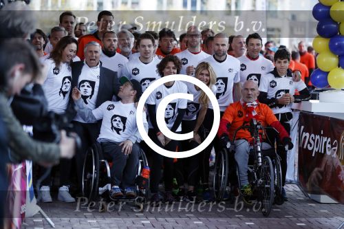 Amsterdam 25 april 2017
Huis Igone de JonghJohan Cruijff run van 14 km vanuit Olympisch stadon naar Arena. Johan Cruijff zou vandaag 70 geworden zijn. oa Estelle Cruijff Johnny Heitinga Sjaak Swart Erben Wennemars deden mee