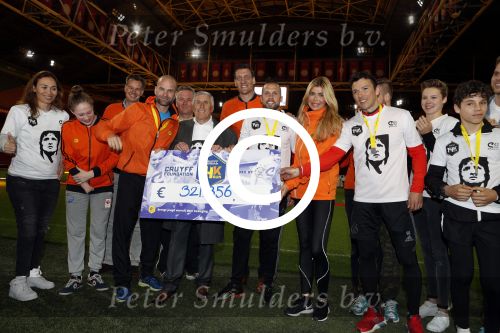 Amsterdam 25 april 2017
Huis Igone de JonghJohan Cruijff run van 14 km vanuit Olympisch stadon naar Arena. Johan Cruijff zou vandaag 70 geworden zijn. oa Estelle Cruijff Johnny Heitinga Sjaak Swart Erben Wennemars deden mee